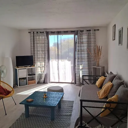 Presqu'ile De Giens, Apartment
